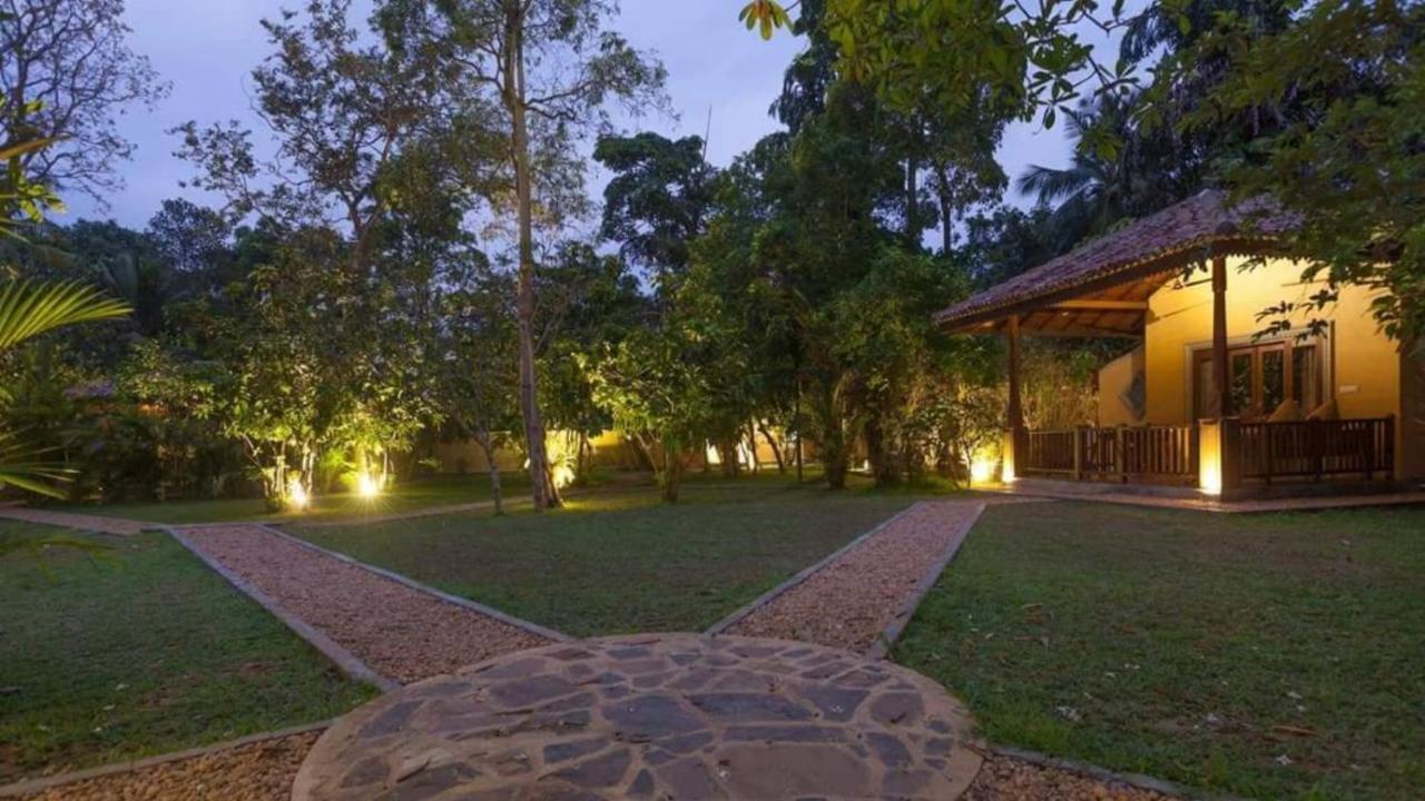 Birds Paradise Cabanas Unawatuna Exterior photo